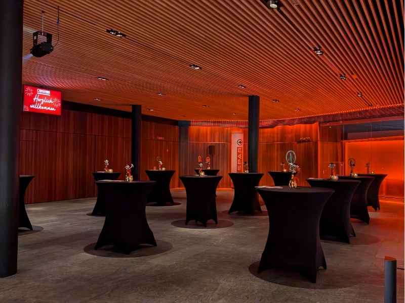 Foyer Ausstellungsflache Catering Buffet Seminar Kongress Gala Europahaus Mayrhofen 4