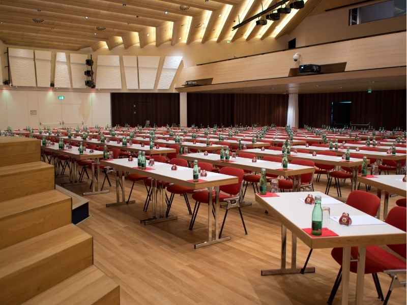 Saal Europa Europahaus Mayrhofen Plenum Buhne Kongress Seminar Meeting Zillertal 4